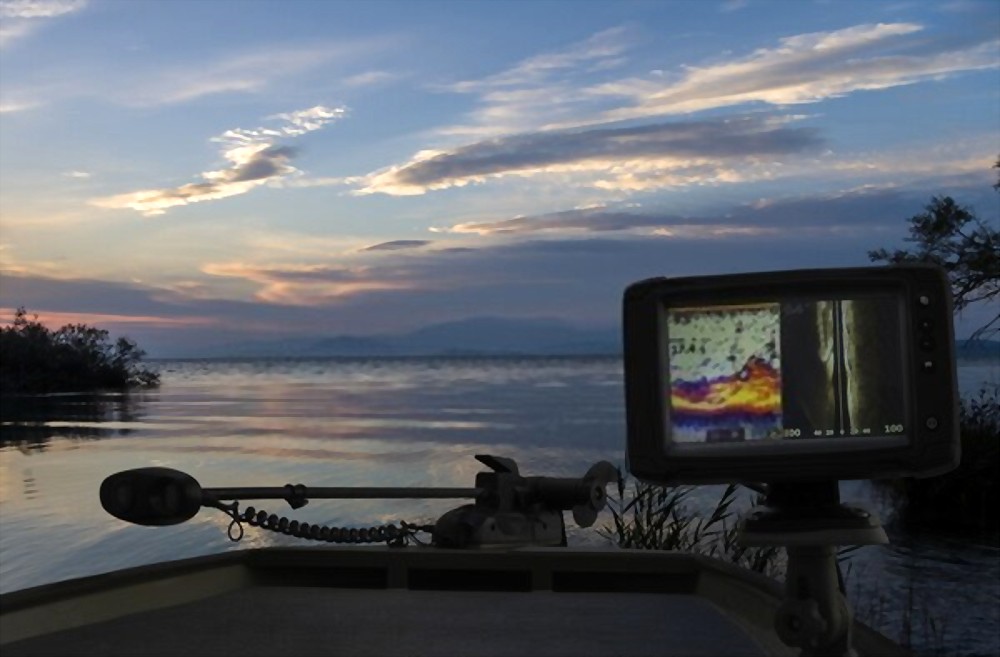 how to choose the best side imaging fish finder