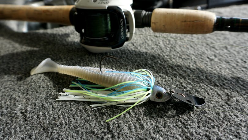 how to tie on a chatterbait for bass