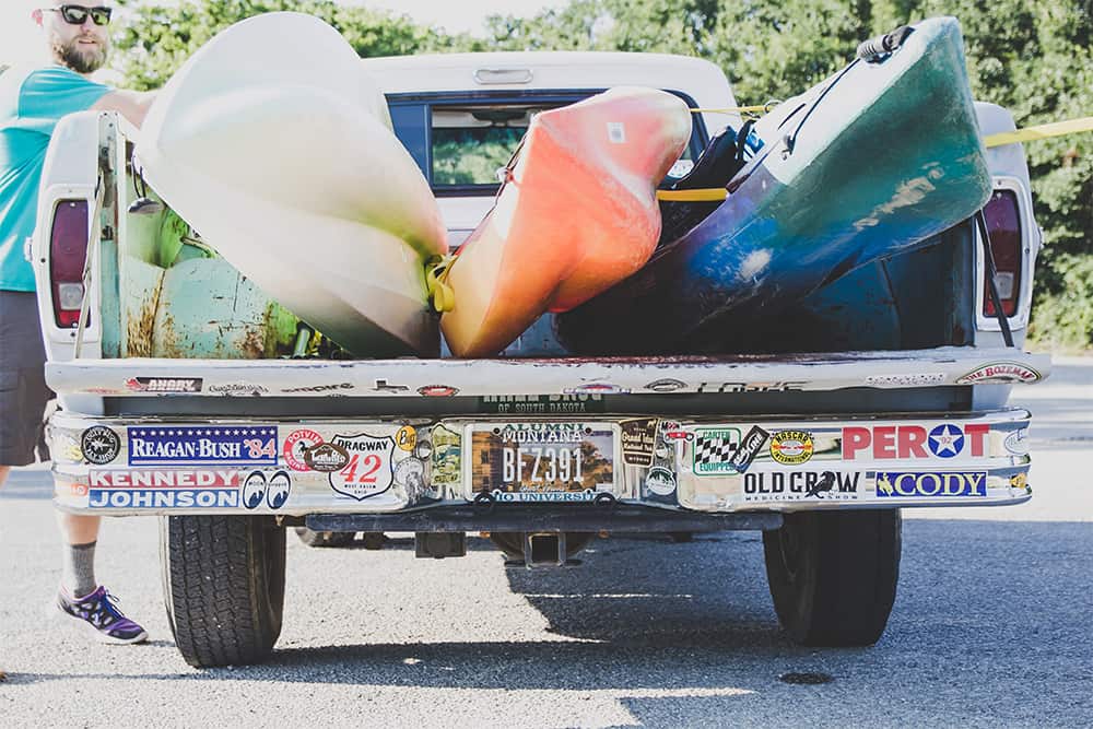 transport 3 kayak by pick-up truck