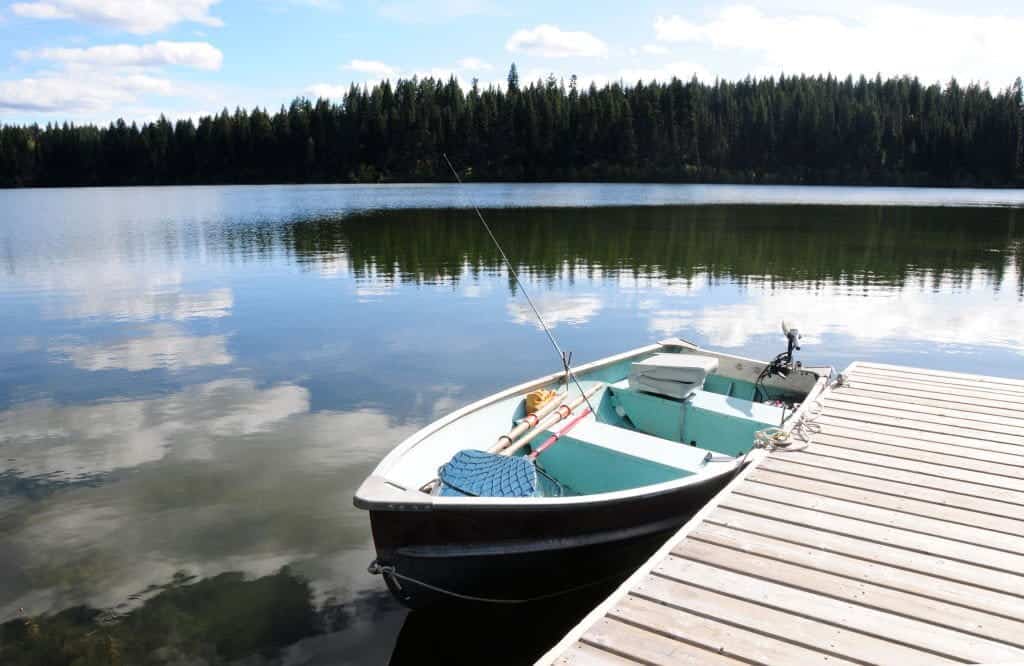 how to tie a boat to a dock without cleats